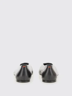 Ballerina Kirsten Aeyde in pelle