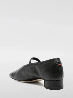 Ballerina Pippa Aeyde in nappa