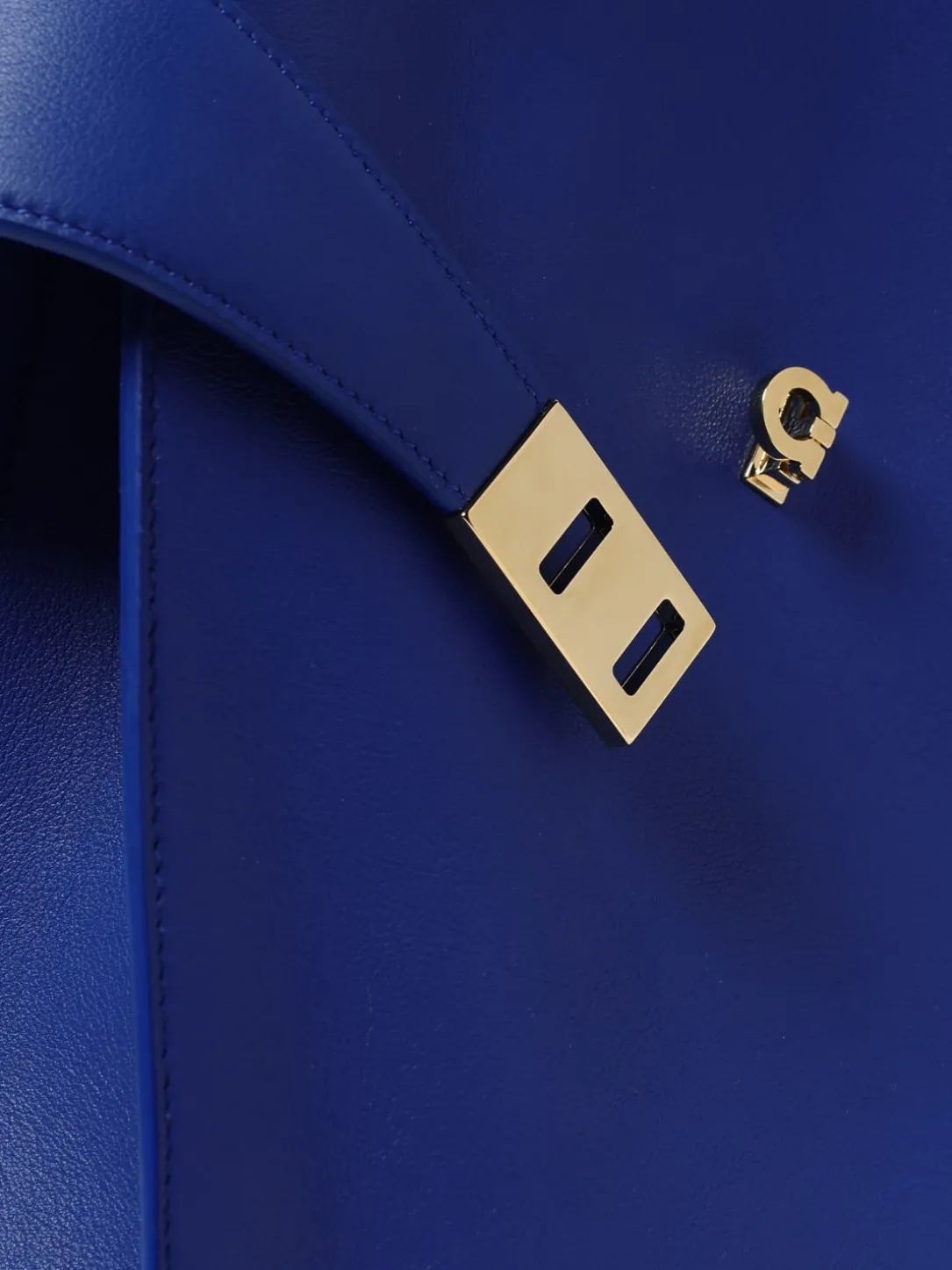 Borsa a spalla Hug soft Ferragamo in pelle di vitello