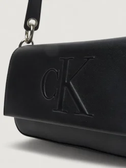 Borsa a spalla Sculpted Flap in pelle sintetica Calvin Klein