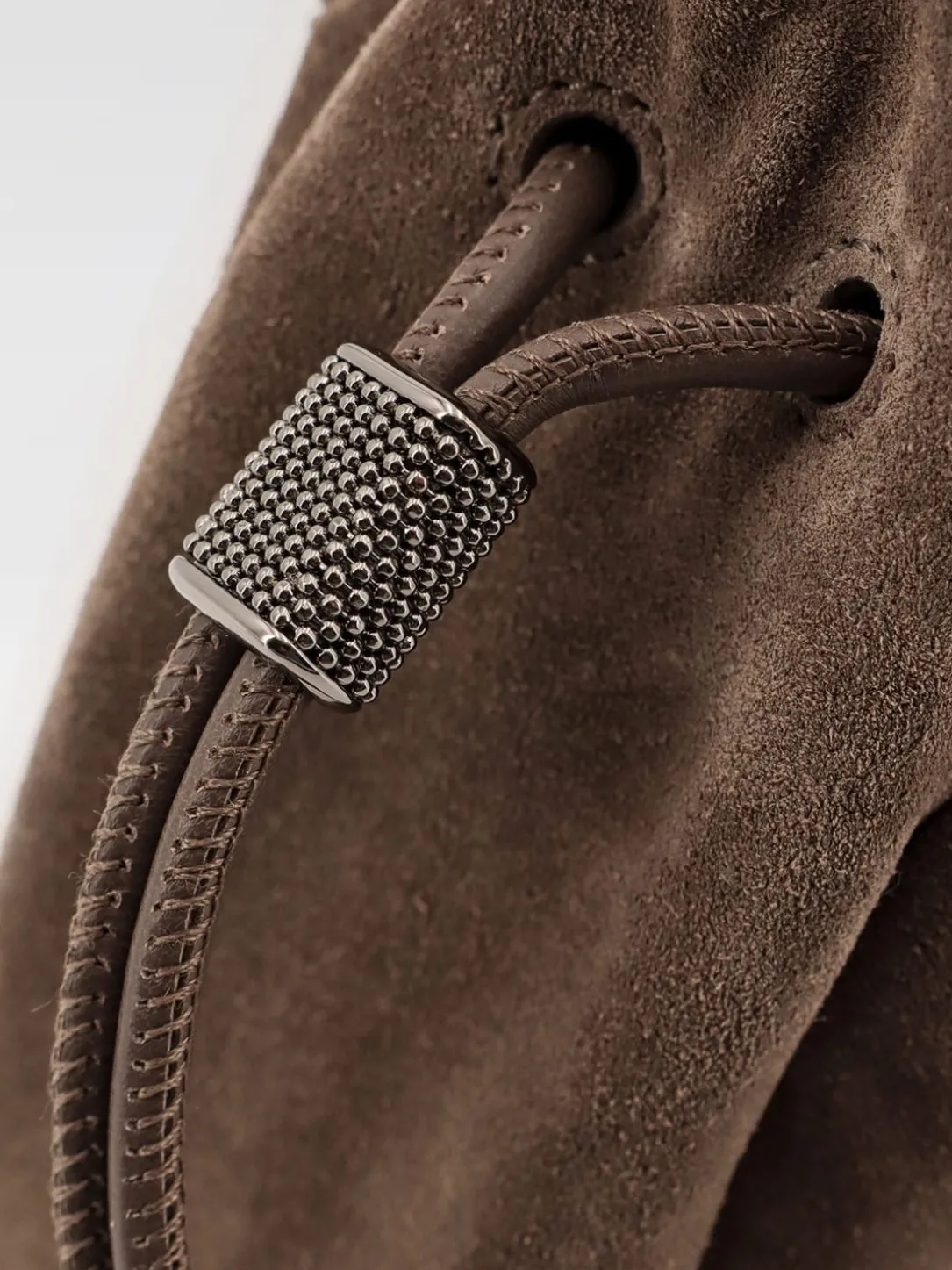 Borsa Bucket Mellow Brunello Cucinelli in camoscio con Precious Chain