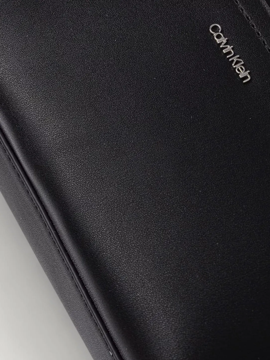 Borsa mini a tracolla in pelle sintetica Calvin Klein