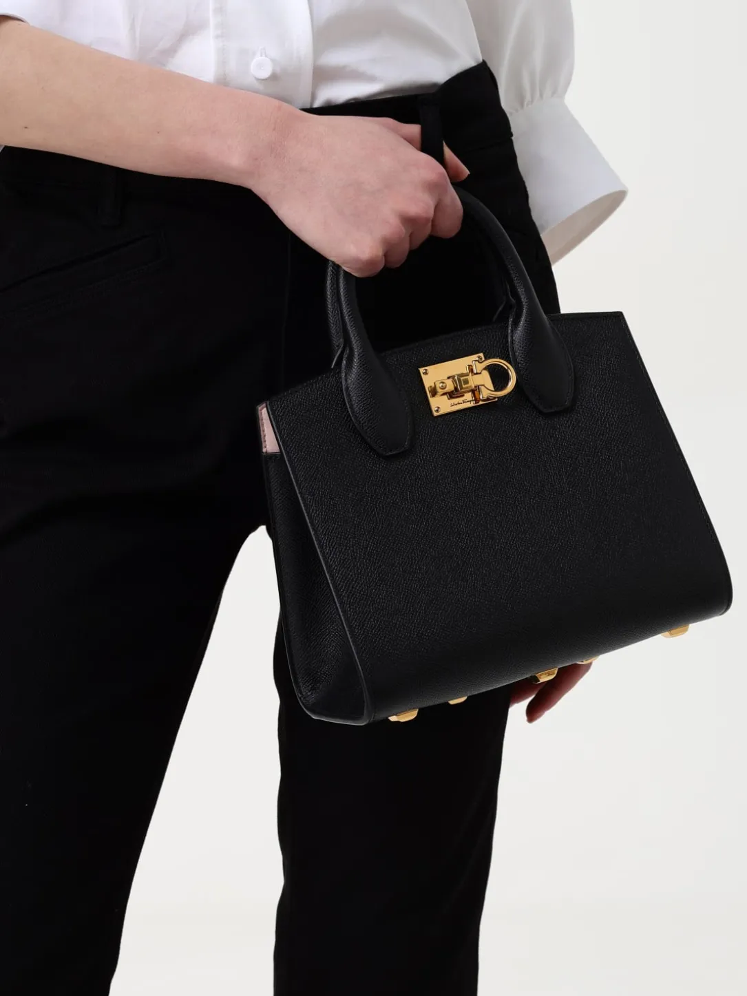 Borsa Studio Box Bag Ferragamo in pelle a grana