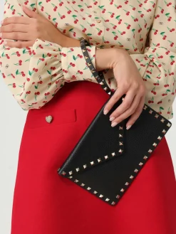 Clutch Rockstud Valentino Garavani in pelle a grana