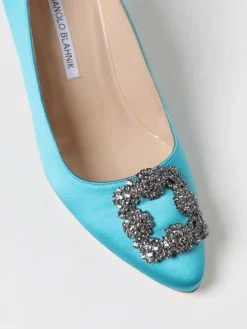 Décolleté Hangisi Manolo Blahnik in raso con fibbia gioiello