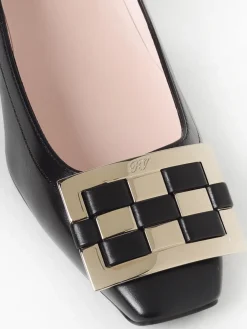 Décolleté Trompette Roger Vivier in pelle con fibbia decorativa