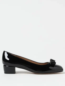 Décolleté Vara Ferragamo in pelle verniciata