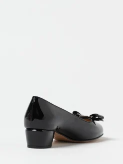 Décolleté Vara Ferragamo in pelle verniciata