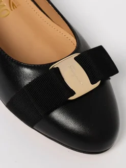 Décolleté Vara Ferragamo in pelle