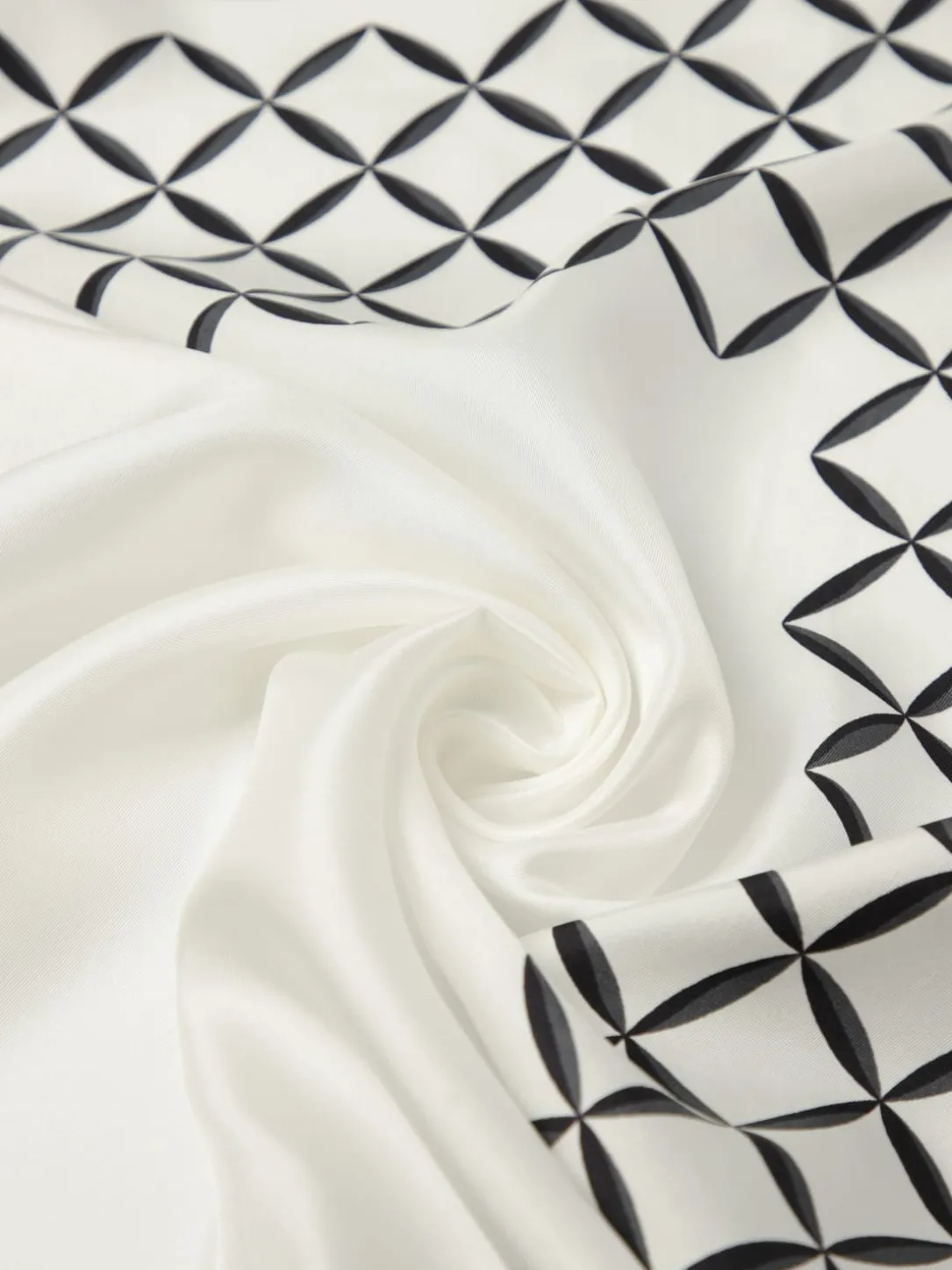 Foulard Emporio Armani in seta stampata a quadretti