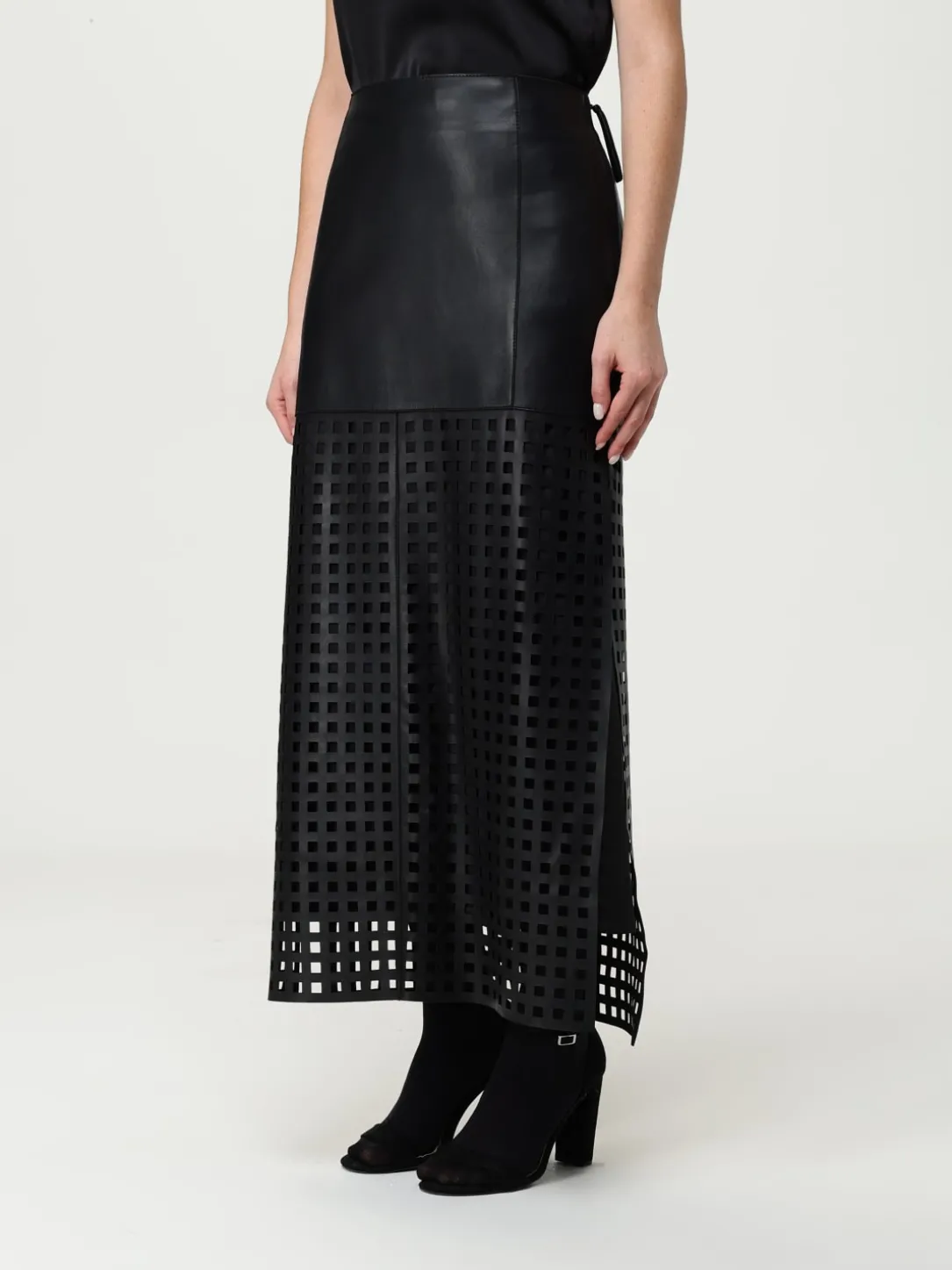 Gonna Emporio Armani in pelle traforata