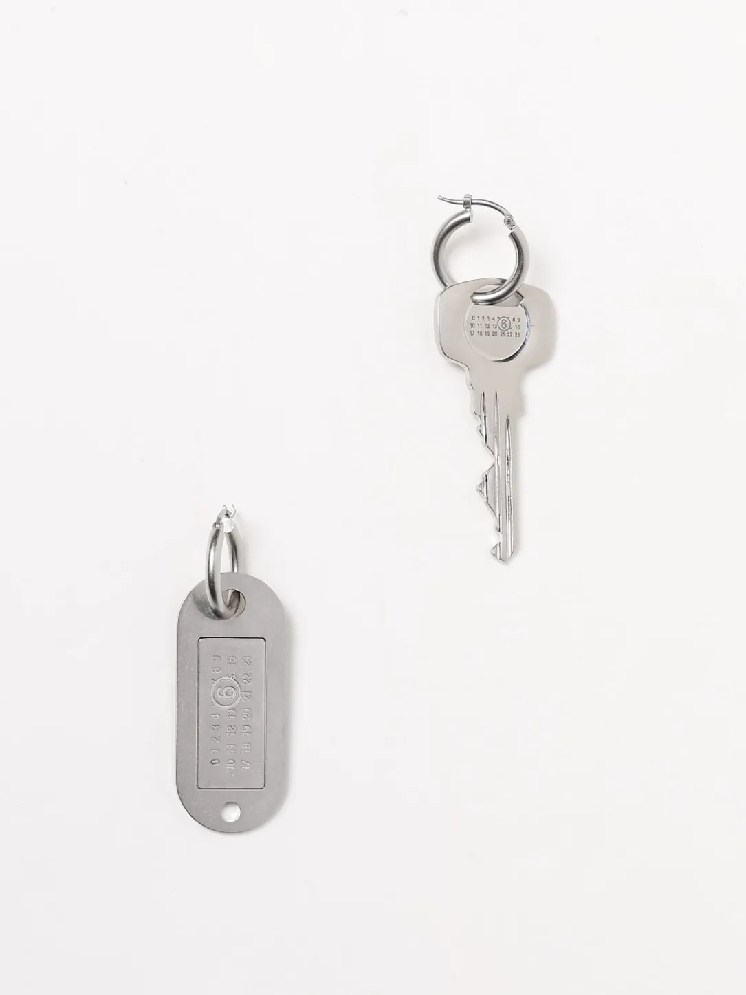 Orecchini Tag And Key MM6 Maison Margiela in ottone