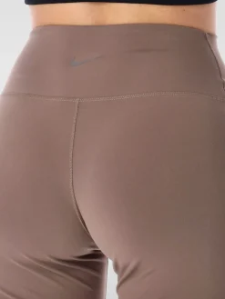 Pantaloncino Nike in tessuto tecnico stretch