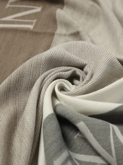 Sciarpa Emporio Armani in misto viscosa a righe con logo jacquard