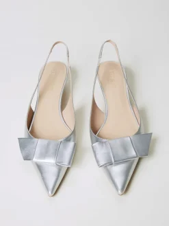 Slingback Twinset in pelle laminata con fiocco