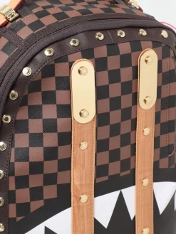 Zaino Shark Classic Sprayground in cotone spalmato saffiano con fettucce e borchie